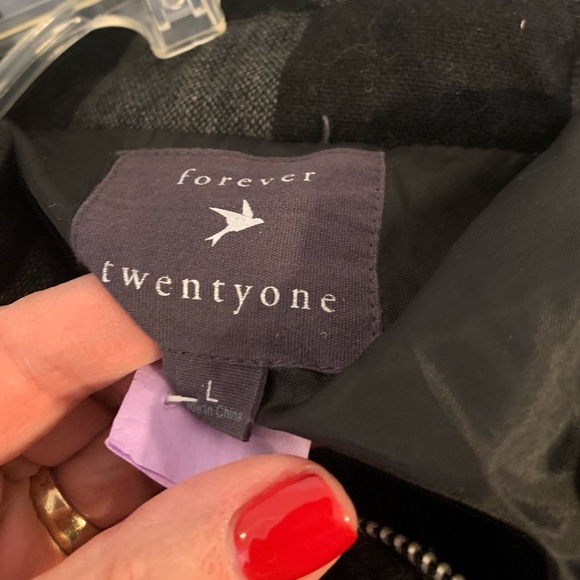 LIKE NEW Y2K FOREVER 21 WOMEN’S GRAY/BLACK PLAID CROPPED BOMBER JACKET SZ LARGE - Picture 7 of 7